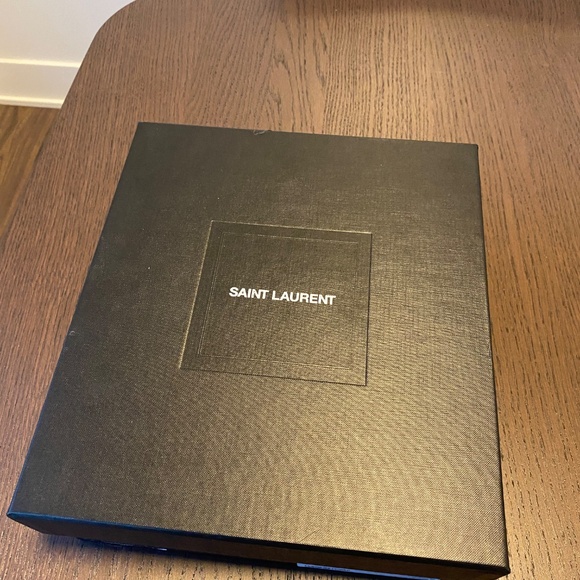 Yves Saint Laurent - YSL - Amber Sandals in Patent Leather - Picture 2 of 8